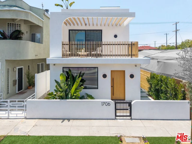Photo 2 of 1706 Abbot Kinney Boulevard