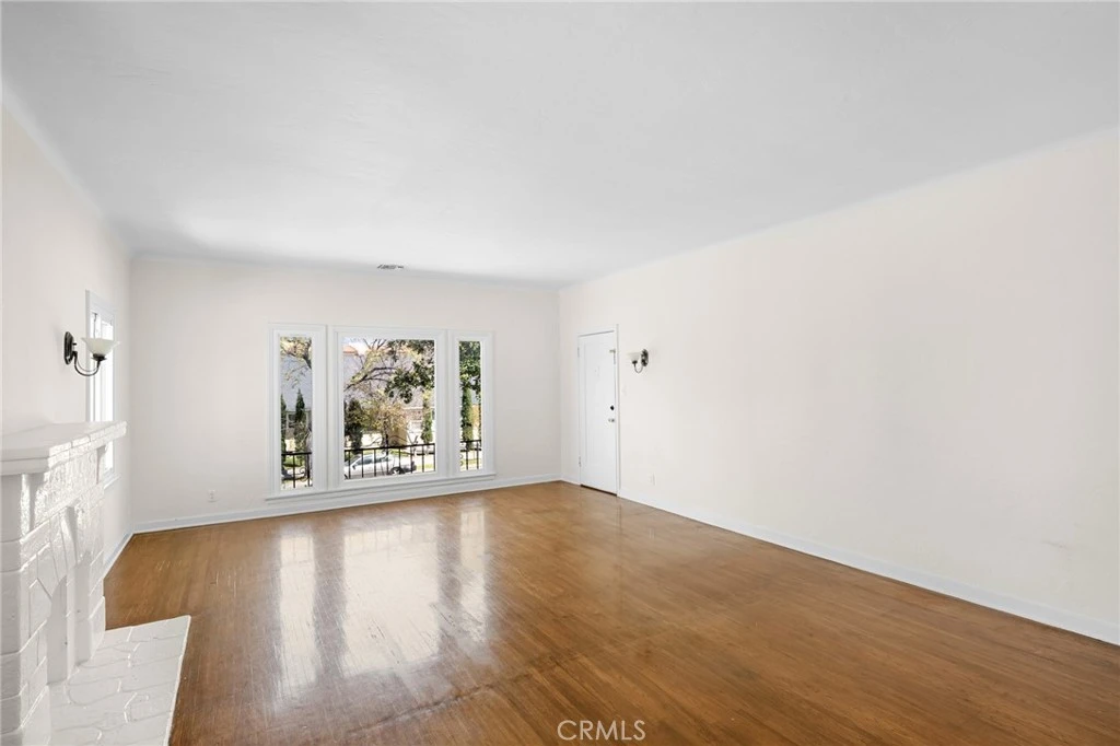 Interior 4