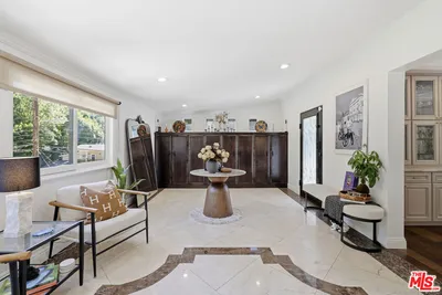 2300 Benedict Canyon Drive photo 2