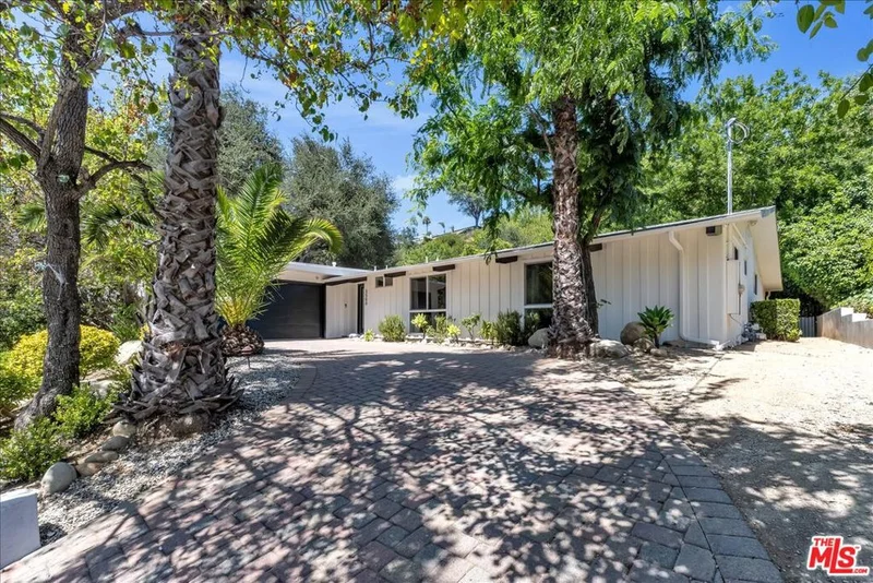 3500 Woodcliff Road, Sherman Oaks, CA 91403