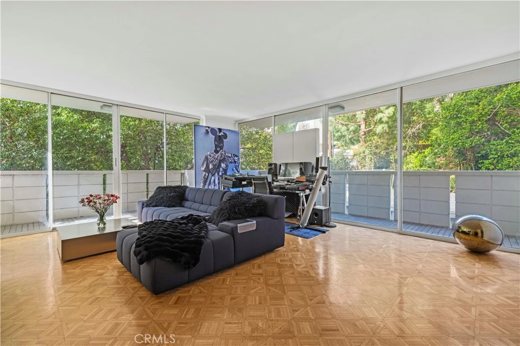 Interior 3