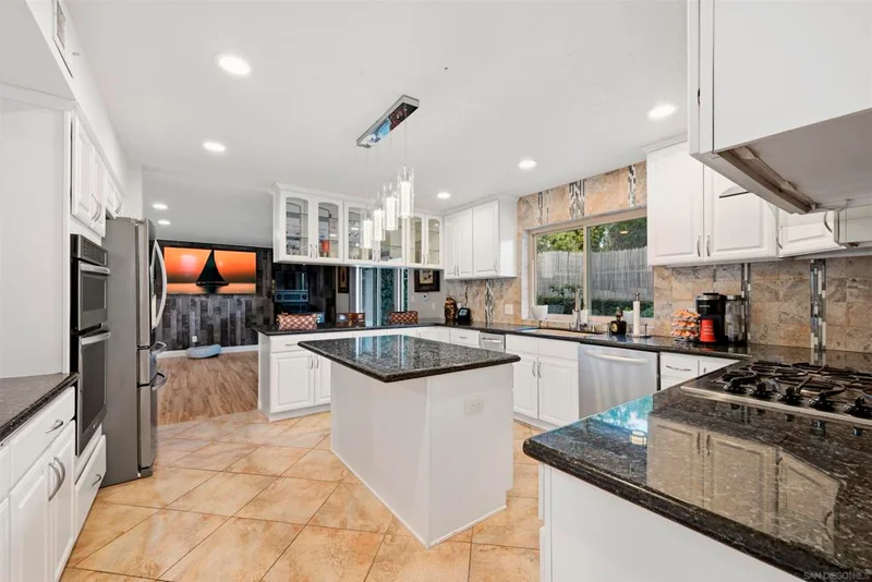 3025 Chicago photo 2