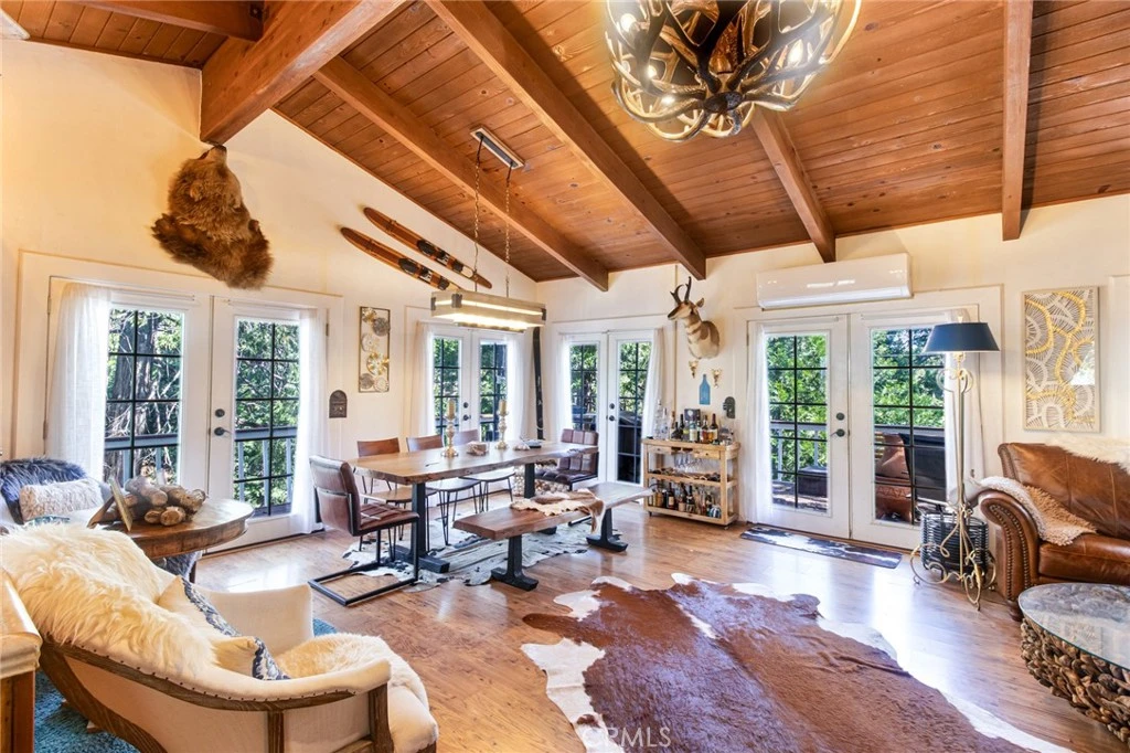 Interior 4