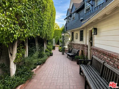 800 Cinthia Street