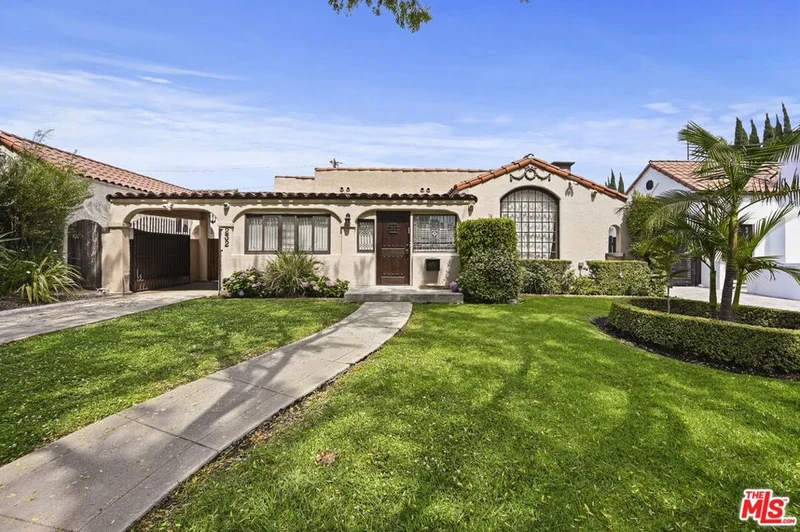 232 S Crescent Drive, Beverly Hills, CA 90212