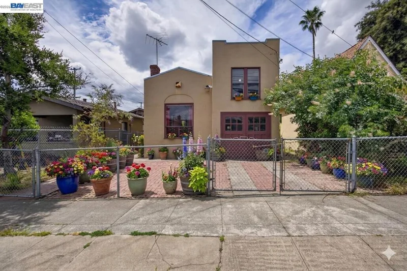 1227 E 33rd St, Oakland, CA 94610