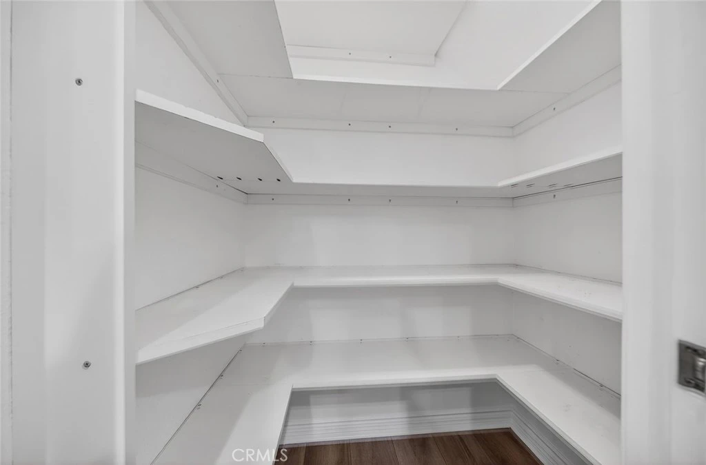 Interior 4