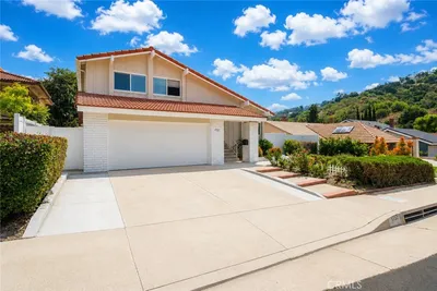 1752 Maple Hill photo 2