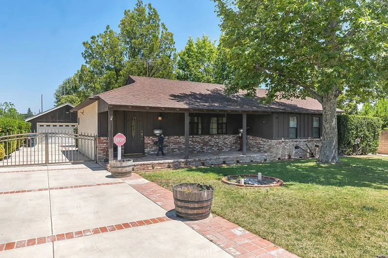 10340 Independence Avenue, Chatsworth, CA 91311