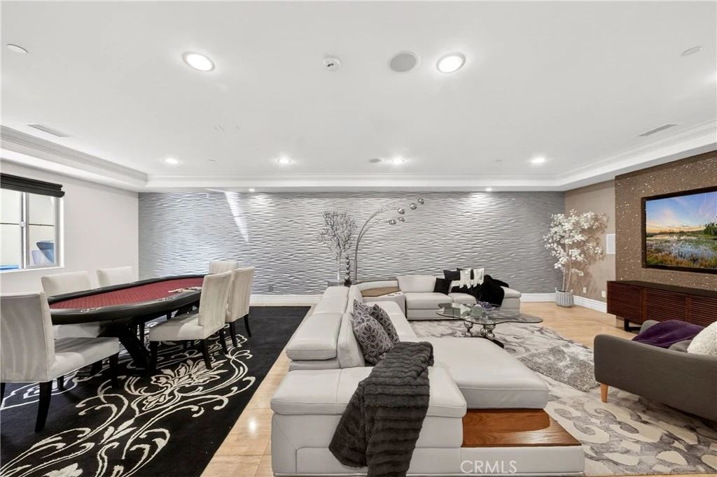 Interior 4