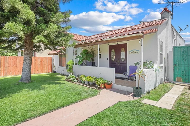 2376 Locust Avenue, Long Beach, CA 90806