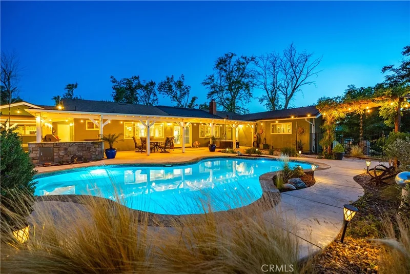 2555 W Avenue M8, Palmdale, CA 93551