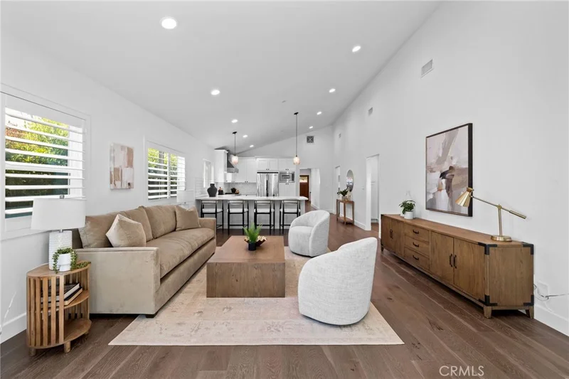 827 N Lamer