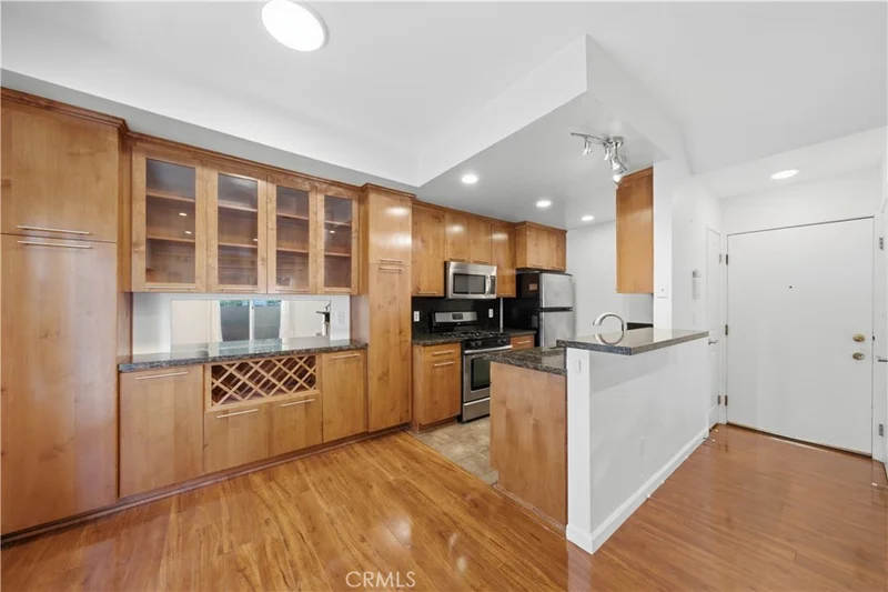 1554 N Hobart 2