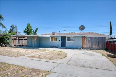 2326 E Hampton photo 2