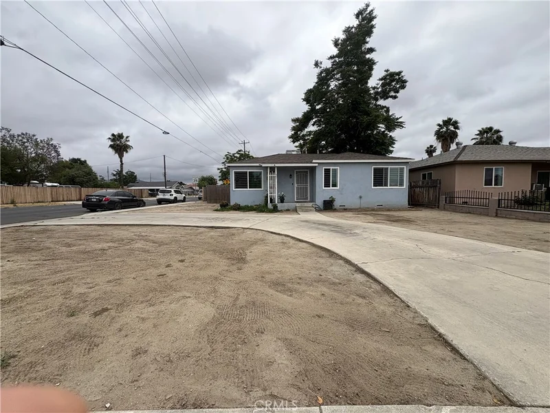 501 W Latham