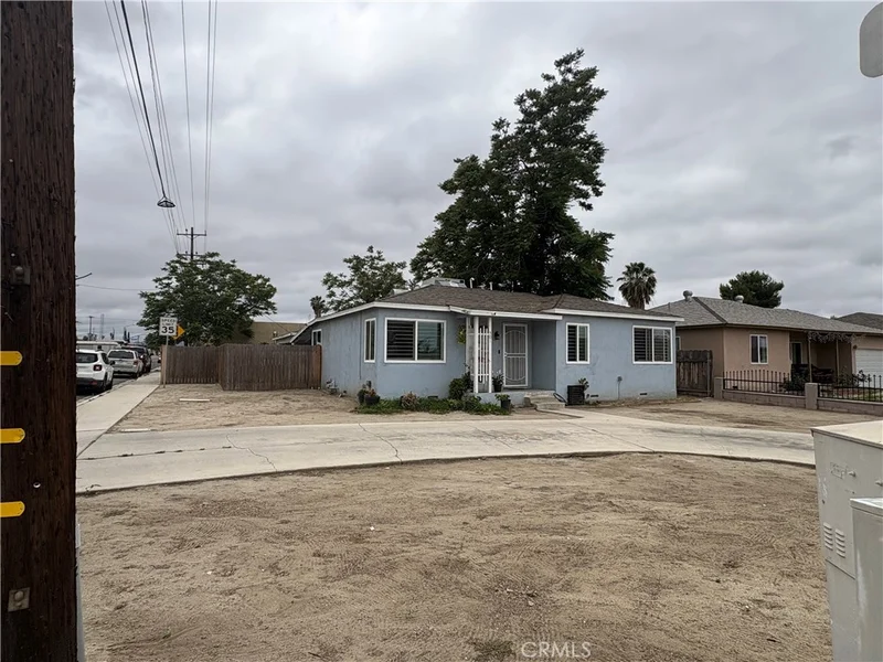 501 W Latham photo 2