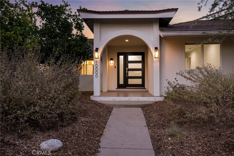 10000 Amestoy Avenue photo 2