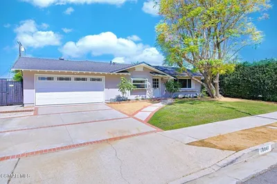 10041 Oso Avenue photo 2