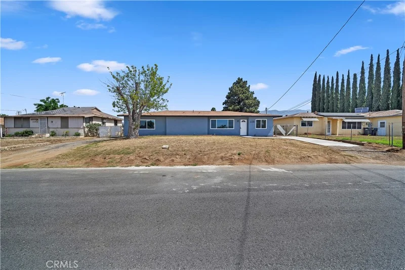 1136 E 12th