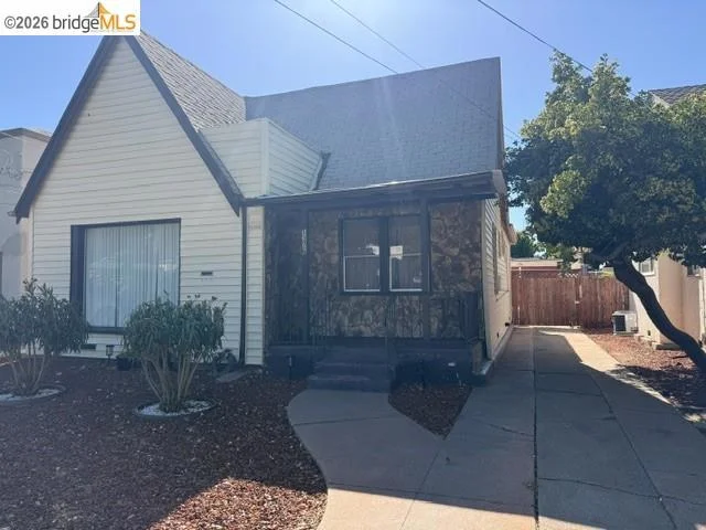 1376 Elm Street photo 2