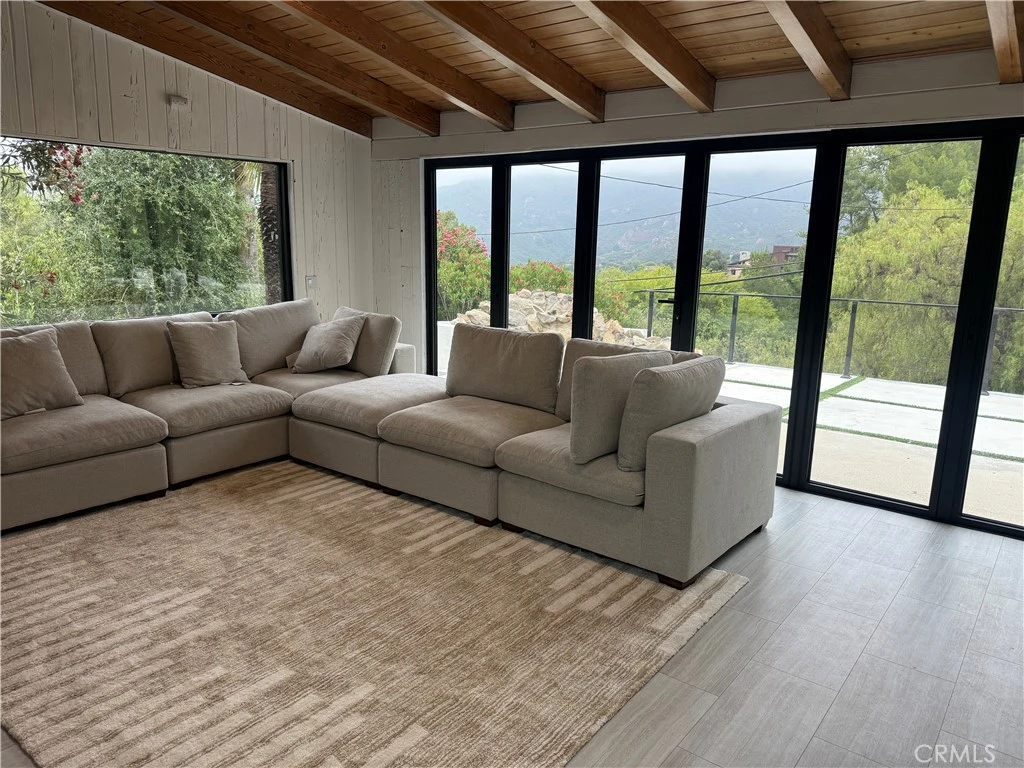Interior 4