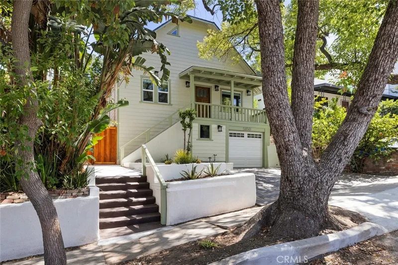 5850 Burwood Ave photo 2