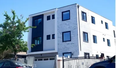 1280 W 37th Place