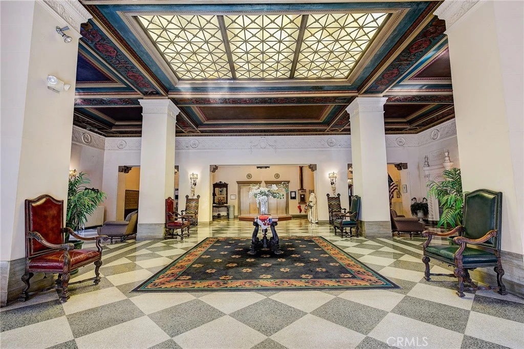 Interior 4