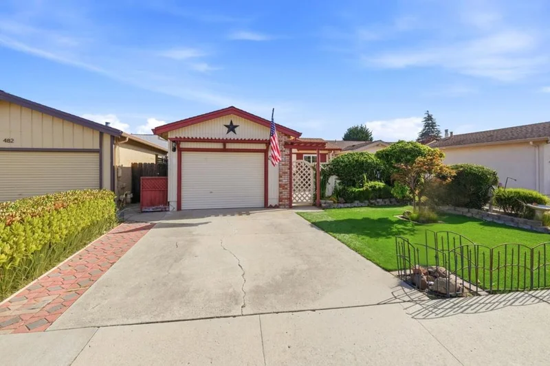 Photo 2 of 478 Vivienne Drive