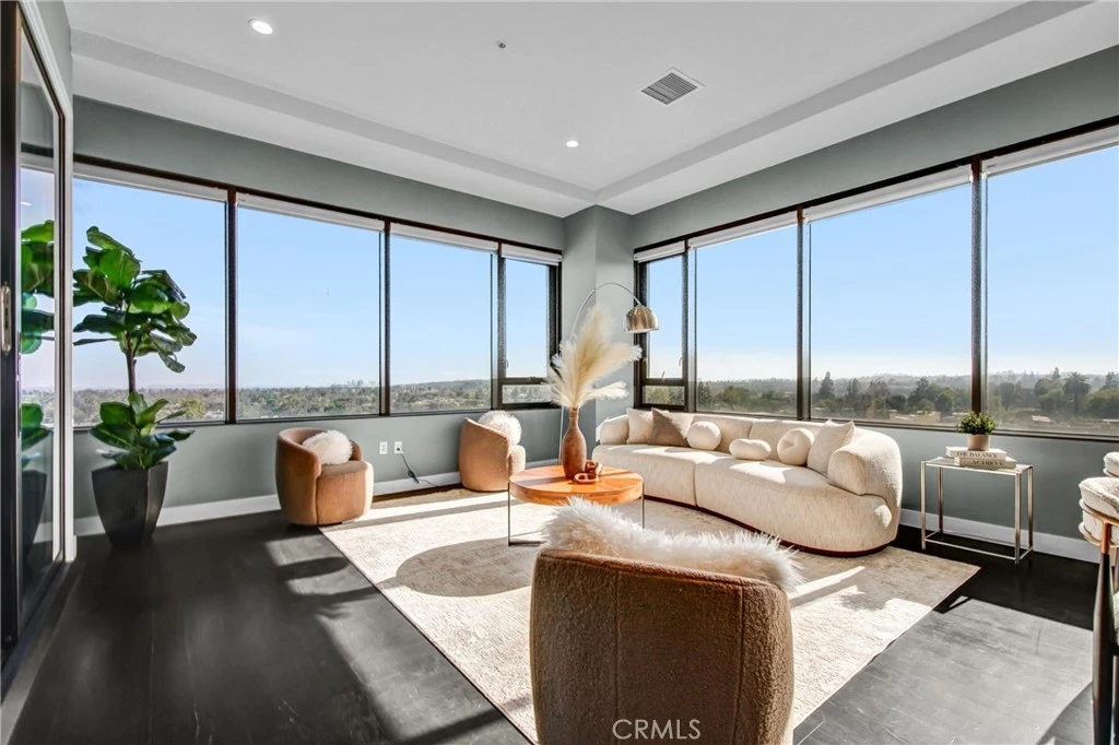 Interior 4