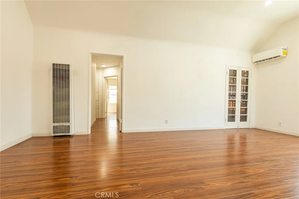 Interior 4