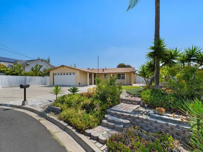 811 Earth Drive, Vista, CA 92083