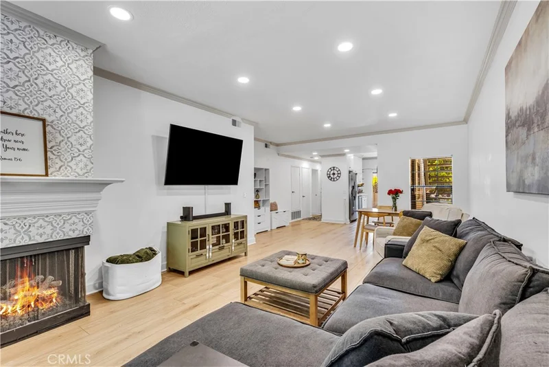 2542 W Macarthur Boulevard G, Santa Ana, CA 92704