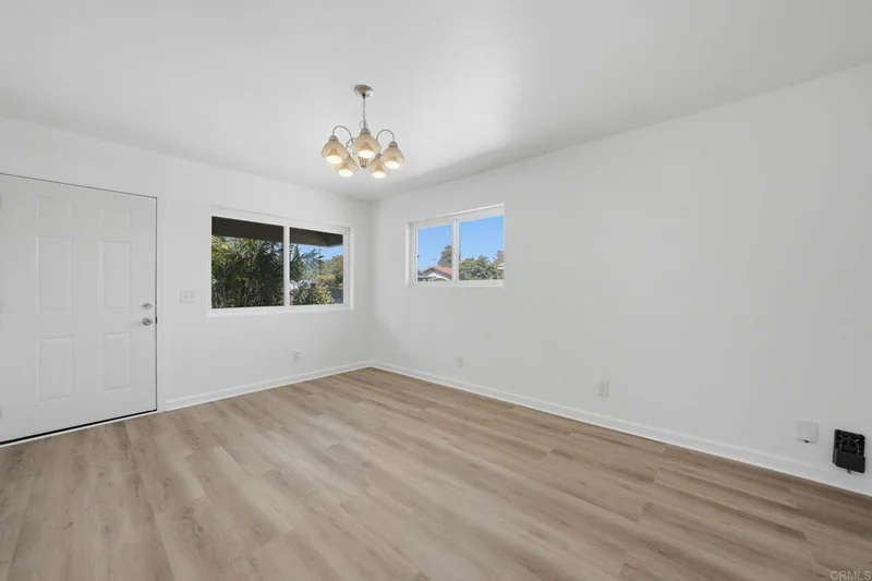 223 Zenith Street photo 2