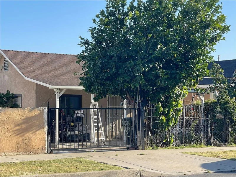 Photo 2 of 628 E Maitland