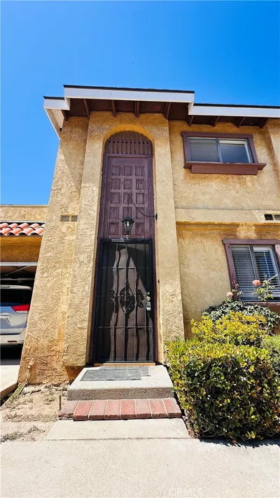 809 S 4th 5 photo 2