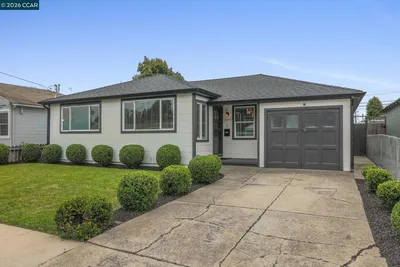 2818 Greenwood Dr
