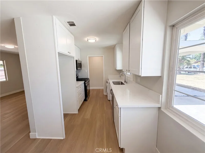 5630 Dewey photo 2
