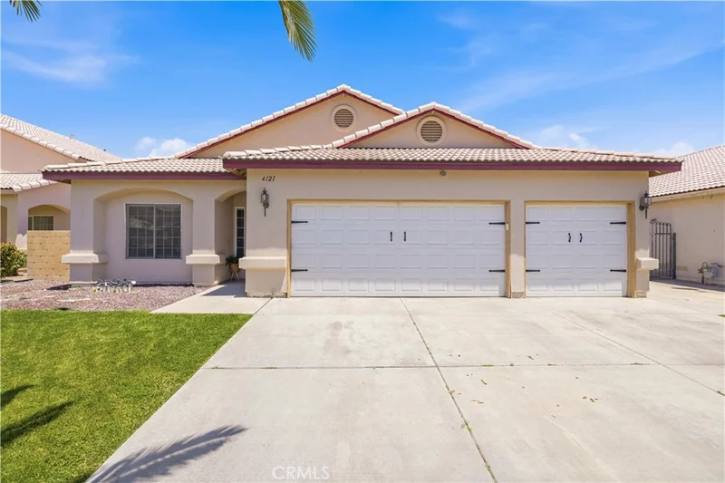 4121 W Avenue J6, Lancaster, CA 93536
