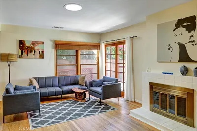 15123 Killion Street photo 2