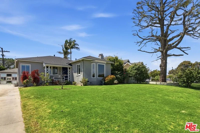 7407 Naylor Avenue, Los Angeles, CA 90045