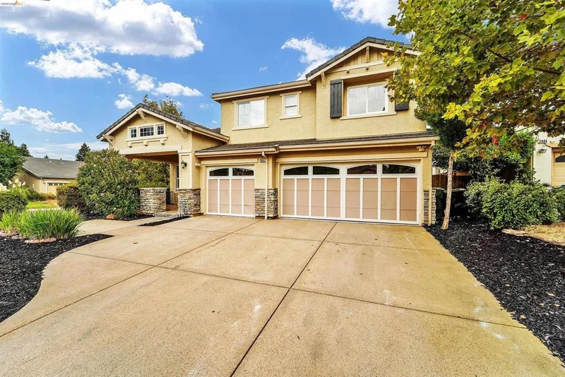 2401 Silveria Way photo 2