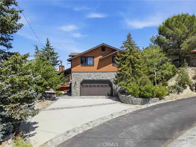 2100 St Bernard photo 2