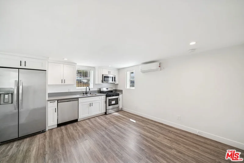 1267 Vin Scully Avenue 1/2