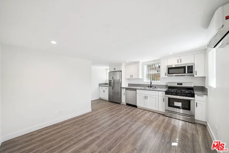 1267 Vin Scully Avenue 1/2 photo 2