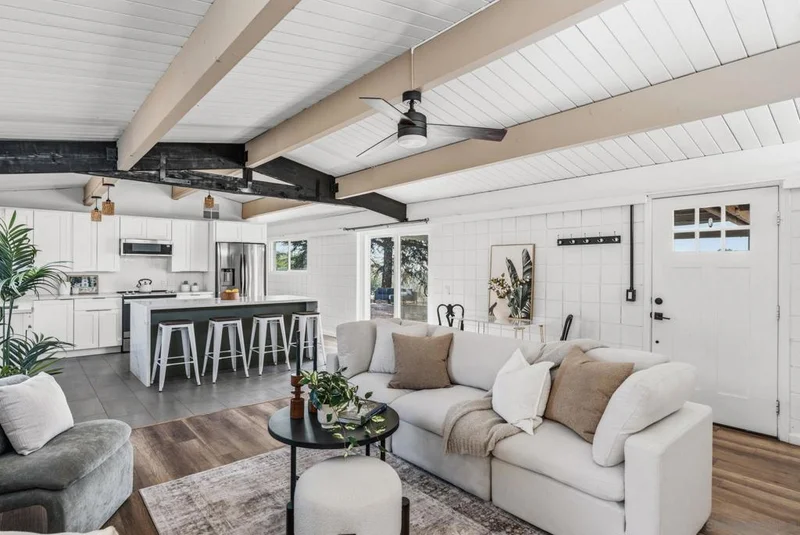 30562 Rolling Hills Dr., Valley Center, CA 92082
