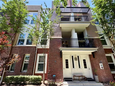 628 W 1st