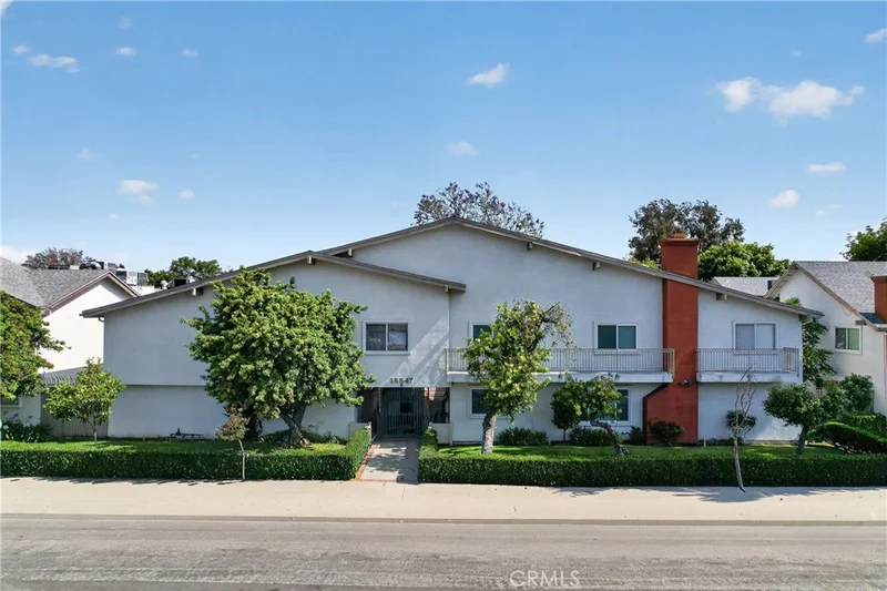 18547 Collins Street B23, Tarzana, CA 91356