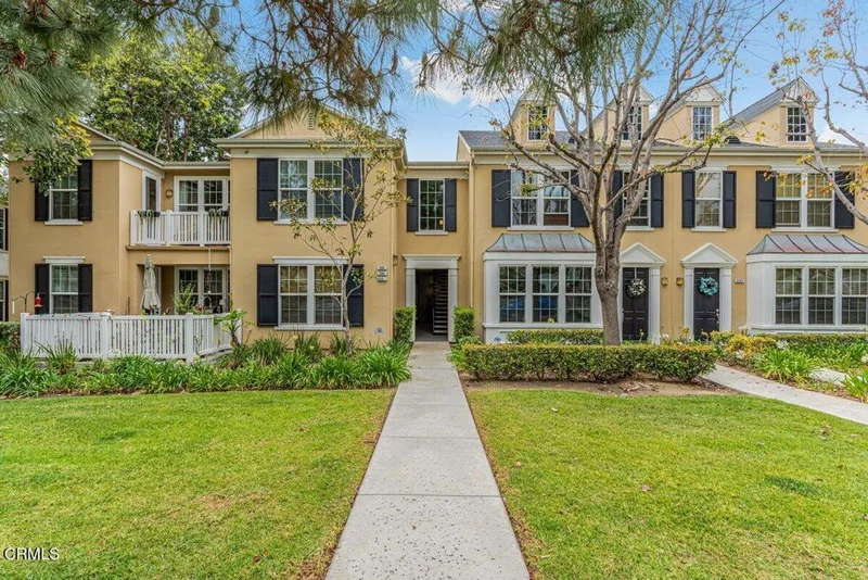 990 Holiday Avenue, Ventura, CA 93003